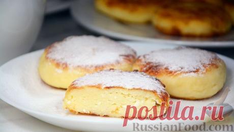 Сырники, рецепты на RussianFood.com: 398 рецептов  Сырники из творога – рецепт русской, украинской и белорусской кухонь. Классический рецепт сырников  – это жареные лепешки, оладьи из творога с добавлением яиц и муки. Готовят сырники на сковороде или в духовке. Особенно ценятся пышные сырники. Как приготовить сырники? Подробней о сырниках и творожниках...