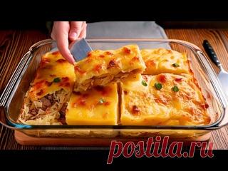 Запеканка с курицей и овощами Ингредиенты:5 картофелин1 цуккини1 луковица4 яйца1 стакан (200 мл) молока2 столовые ложки муки2 куриных филе3 столовые ложки греческого йогурта1 столовая ложка майонеза1 чайная ложка французской горчицы1 болгарский перец1 помидор1 огурец½ красного лукаМаслиныСыр фетаТертый сыр (по...