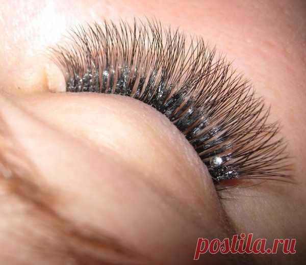 Сколько держатся нарощенные ресницы: видео-инструкция по уходу своими руками, как долго, цена, фото