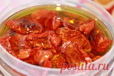 Вяленые томаты с чесноком и травами