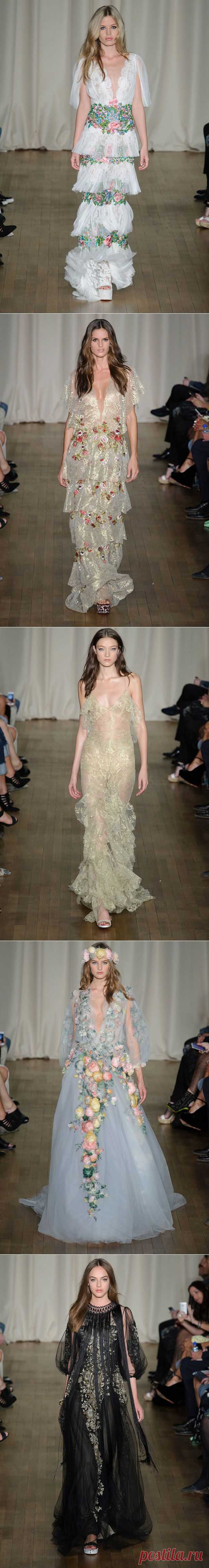 Дизайнеры Marchesa Джорджина Чапмэн (Georgina Chapman) и Кирен Крэйг (Keren Craig) вдохновлялись богемным шиком для создания весенне-летней коллекции 2015. Коллекция была представлена в рамках London Fashion Week .