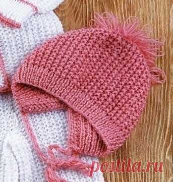 Простая и удобная детская шапочка спицами Наберите розовой нитью 72 п., вяжите 3 см резинкой 1x1. Далее вяжите узором «рис».Узор «рис»: 1-й ряд - вяжите попеременно 1 лиц. п. и 1 изн. п.2-й ряд - все петли лиц. Повторяйте 1-2-й ряды.На высоте шапочки 13 см закройте все петли. Выполните шов от затылочной части на 6 см. Обвяжите...