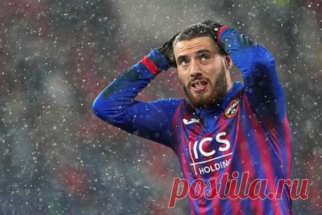 Бывший игрок ЦСКА попал в список худших трансферов АПЛ. Бывший игрок ЦСКА, хорватский полузащитник Никола Влашич попал в список десяти худших летних трансферов Английской премьер-лиги (АПЛ). В августе 2021 года футболист перешел в лондонский «Вест Хэм» за 30 миллионов евро. Влашич провел три матча в АПЛ, но не отметился голами.