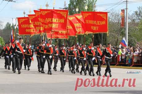 В Керчи День Победы начался с парада-2015г.
