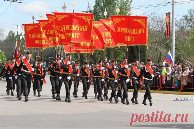 В Керчи День Победы начался с парада-2015г.