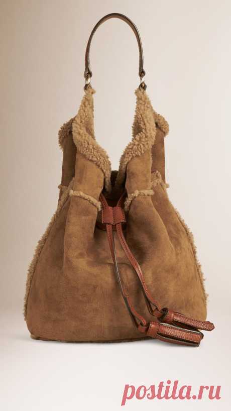 burberry-caramel-the-large-ashby-in-shearling-and-leather-brown-product-5-385024325-normal.jpeg (1040×1849)
