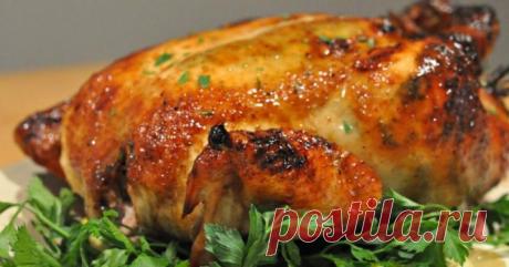 Чем натирают курицу шефы: 5 трюков, которые сделают запеченную птицу божественно вкусной.