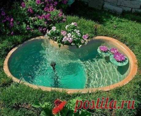 Если в прудик добавить медный купорос, то водичка будет голубая :)