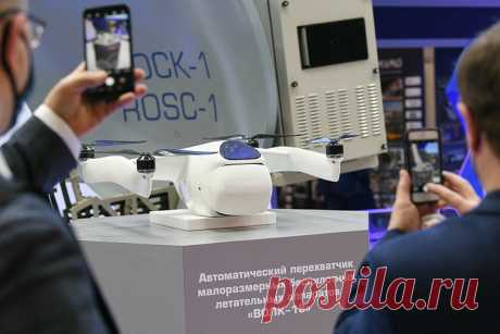 2021 февраль. Дрон-перехватчик &quot;Волк-18&quot; успешно завершил летные испытания. Квадракоптер в автоматическом режиме способен обнаруживать, а затем сбивать или таранить воздушные цели. Во время барражирующего полета беспилотник-перехватчик самостоятельно производит сканирование воздушного пространства для обнаружения, распознавания и выбора объектов. Оператор принимает решение об уничтожении цели, после чего «Волк-18» в автоматическом режиме атакует врага