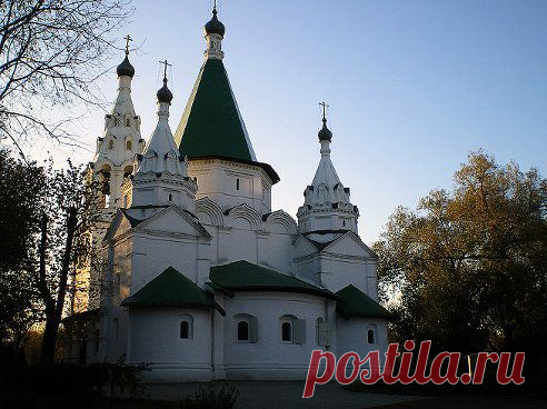 Храм Троицы Живоначальной в Троицком-Голенищеве.