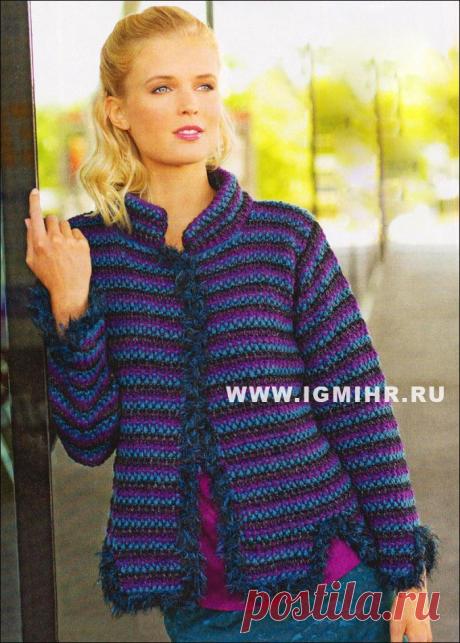 Трехцветный полосатый жакет с воротником-стойкой и "меховой" отделкой. Крючок