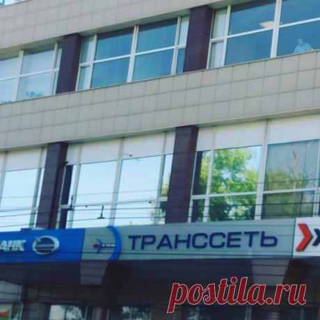 Офис второго этажа затонирован солнцезащитной пленкой Silver 15.Летом жара в помещении этого офиса упала на 10 С.