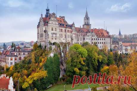 Осенний вид на замок Зигмаринген, Баден-Вюртемберг / Изучение немецкого языка