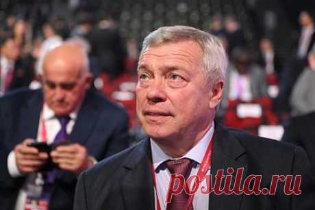 Губернатор Ростовской области сообщил о выходе «Вагнера» из Ростова. Колонна частной военной компании (ЧВК) «Вагнер» вышла из Ростова-на-Дону и направилась в свои полевые лагеря. Об этом сообщил губернатор Ростовской области Василий Голубев. «Благодарен всем, кто в этих экстраординарных условиях обеспечивал слаженную работу систем жизнеобеспечения», — добавил Голубев.