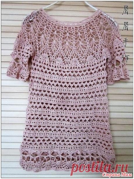 . Бледно-розовая туника с круглой кокеткой. Эта туника вяжется очень нежными и оригинальными узорами. Обхват груди 90 см. Длинна 60 см. Пряжа 220 гр. шелка. Крючки 2\0 3\0 4\0.