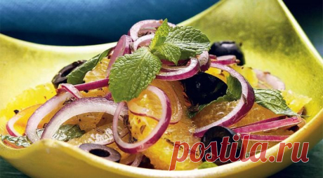 Апельсиновый салат с луком и маслинами