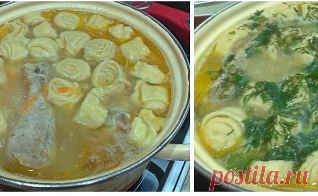 Куриный суп с чесночными галушками-рулетиками Рецепт этого супа я дала своей подруге, которая жаловалась, что ее ребенок...