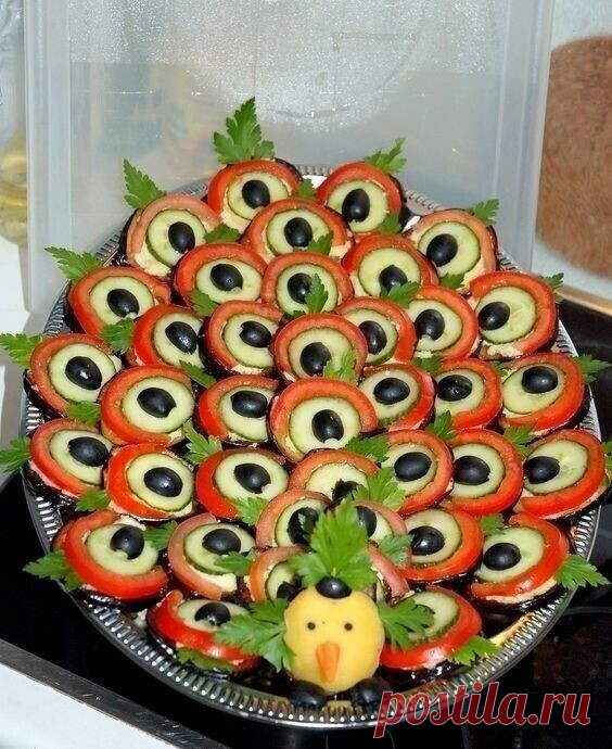 Какая красивая подача закусок! Особенно розы покорили.