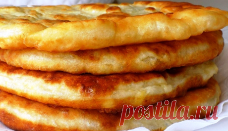 Картофельные лепешки на сковородке. Вкусный и простой рецепт Картофель считается одним из самых популярных овощей в мире. Из картошки каждый день готовится большое количество блюд. На фоне картофеля кажется блеклым даже дальний родственник овоща — батат. С картофелем связано много разных интересных историй из прошлого. Люди в Европе не особо любили картошку, так как этот овощ мог убить. Дело в том, что изначально […]