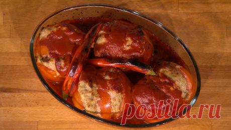 Помидоры по-арабски "Открывайся, Сезам!" Итак, в нашем рецепте участвуют:


Говяжий фарш
	Помидоры 
	Лук 
	Перец чили 
	Томатная паста 
	Соль 
	Чёрный перец
	Кумин 
	Подсолнечное масло 
Для начала смешаем фарш, натёртый на тёрке репчатый лук…