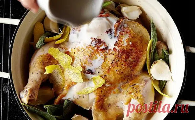 Выпекаем курицу в кастрюле молока. Мясо размягчается так, что его можно не жевать - Steak Lovers - Медиаплатформа МирТесен