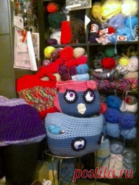 Hooty owl basket yarnspiratrion & brickwork beach bag by lavender chair crochet project by Susanne S | LoveCrochet