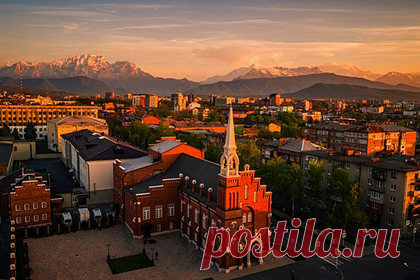 В Северной Осетии пройдет фестиваль «Мариинский — Владикавказ». В Северной Осетии пройдет международный кавказский фестиваль фестиваль «Мариинский — Владикавказ». Мероприятие, инициатором которого выступил известный дирижер Валерий Гергиев, организуют с 2 по 10 октября. На нем состоится премьера оперы «Паяцы» в постановке Марата Гацалова.