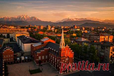 В Северной Осетии пройдет фестиваль «Мариинский — Владикавказ». В Северной Осетии пройдет международный кавказский фестиваль фестиваль «Мариинский — Владикавказ». Мероприятие, инициатором которого выступил известный дирижер Валерий Гергиев, организуют с 2 по 10 октября. На нем состоится премьера оперы «Паяцы» в постановке Марата Гацалова.