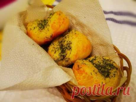 Булочки с чесночной начинкой..
