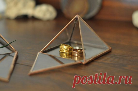 Стеклянная пирамидка - $45.00 USD