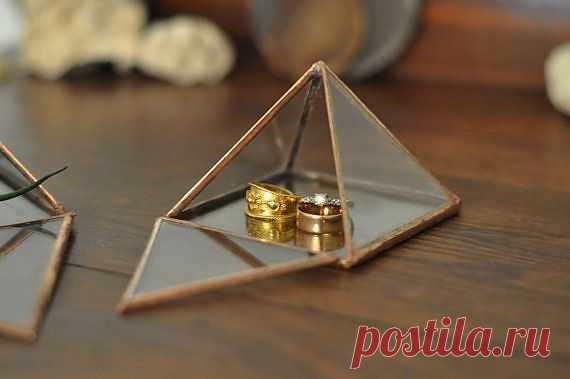 Стеклянная пирамидка - $45.00 USD