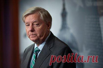 В США назвали потенциальное применение Россией ядерного оружия атакой на НАТО. Американский сенатор-демократ от Южной Каролины Линдси Грэм пригрозил, что потенциальное применение Россией ядерного оружия на Украине будет означать «атаку на страны НАТО». Политик призвал конгресс и союзников США по НАТО донести до России, что на нее «обрушится весь ад», если она решится на подобный шаг.