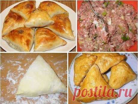 Cамса — те же печеные пирожки, но с неповторимым восточным вкусом и ароматом. 

Состав 
— Мука 4 стакана 
— Маргарин 150 г 
— 1+1 яйцо 
— 1 стакан сметаны 
— Сода, гашеная уксусом, 0,5 ч. ложки 
— Мясной фарш баранина, при отсутствии таковой - свинина+говядина 500 гр. 
— Лук репчатый 3 шт. 
— Соль, перец 
— Зелень 

Приготовление 
Приготовить фарш, мясо брать пожирнее и лука побольше. В фарш нарезать зелень положить душистый перец, соль, всё перемешать до однородной массы....