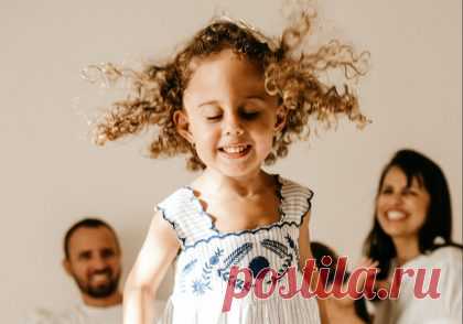 6 фраз родителей, чья дочь растет уверенной в себе | Femmie