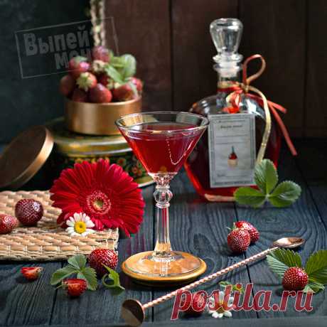 Рецепт клубничного ликера «Сладкая красавица»: яркий вкус, глубокий алый оттенок, дурманящий аромат…