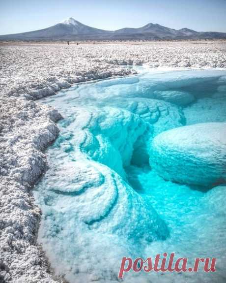 Salar de Pedernales - большая соляная равнина в регионе Атакама в Чили.