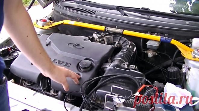 Как просто проверить и обнаружить подсос воздуха на автомобиле При износе резиновых уплотнителей, в особенности патрубка воздушного фильтра, в мотор может подсасываться воздух. В результате в цилиндры поступает обедненная топливная смесь. Как следствие машина теряет динамику движения, двигатель работает нестабильно, при этом «Check» не загорается. При