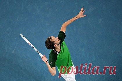 Медведев проиграл в финале Australian Open. Российский теннисист Даниил Медведев проиграл в финале Australian Open 2024 года. В решающей встрече отечественный спортсмен встречался с итальянцем Яником Синнером. Медведев уступил со счетом 6:3, 6:3, 4:6, 4:6, 3:6. Спортсмены провели на корте 3 часа 44 минуты. Синнер является четвертой ракеткой мира.