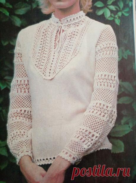 Блуза с ажурными рукавами