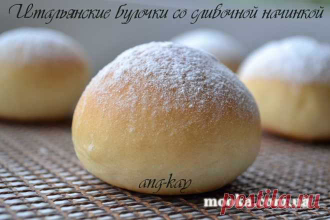 Итальянские булочки со сливочной начинкой - Булочки, плюшки Итальянские булочки со сливочной начинкой - отправлено в Булочки, плюшки: Способ приготовленияМолоко смешать с водой.Развести дрожжи.Муку просеять. Если нет Манитобы, то используйте муку в/с хорошего качества или сильную муку.Масло вынуть из холодильника минут за 10 до замеса.Порезать на 3-4 части.Я замес производила в ХП (7*5*12)Загрузить в ведерко все, кроме соли и масла.Через 7 минут начинать добавлять масло по...