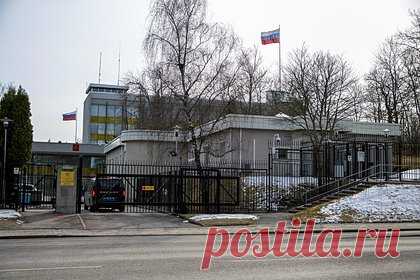 Посольство России прокомментировало совет эксперта из Швеции для Украины. Посольство РФ в Стокгольме прокомментировало слова шведского эксперта о том, что Украине следует использовать против России тактику короля Швеции Карла XII в битве при Нарве. В диппредставительстве напомнили, что тогда шведский король выиграл битву, однако проиграл войну.