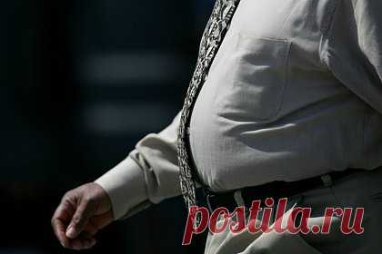 Сексолог объяснила привлекательность мужчин с животиками