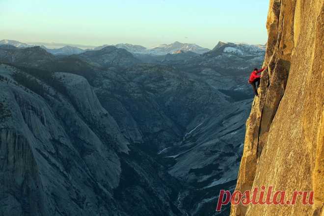 Скалолаз Алекс Хоннольд покоряет гору в национальном парке Йосемити без страховки. США. - Путешествуем вместе