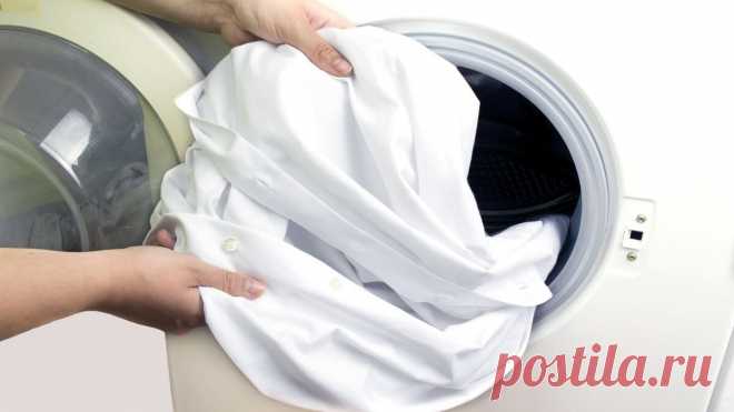 Теперь даже дешевый порошок отстирывает вещи до идеальной чистоты. Трюк, который сделал стирку в разы эффективней Казалось бы, все стиральные порошки несут одну и ту же функцию – отстирывать грязные пятна и придавать свежесть белью. Но многие отмечали, что те или иные марки, обычно чуть подороже обычных, стирают, отбеливают и очищают ткани намного лучше, чем дешевые. Казалось бы это простой рекламный трюк, но дело немного в другом. Если присмотреться к составу […]