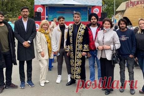 В Уфе прошел фестиваль национальных культур «Мелодии и ритмы Азии». В Уфе в рамках Года культурного наследия народов России состоялся фестиваль национальных культур азиатских народов «Мелодии и ритмы Азии». Фестиваль прошел в парке имени Якутова 18 сентября. На нем были представлены музыкальные номера казахской, таджикской, кыргызской, туркменской и узбекской национальных культур.