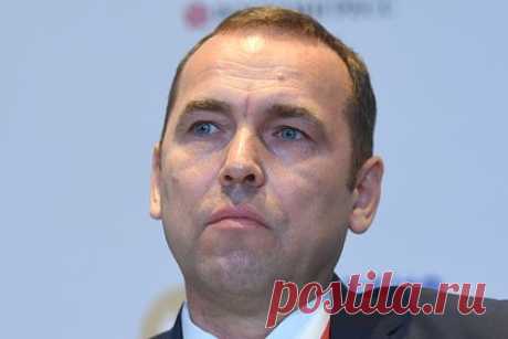 Российский губернатор обвинил жителей региона в краже грунта с дамбы. Губернатор Курганской области Вадим Шумков обвинил жителей региона в краже грунта с дамбы. Слова главы области цитирует Telegram-канал радиостанции «Вести FM». Он добавил, что они делают это, чтобы отвезти грунт на собственные участки. В связи с этим было принято решение повысить уровень дамбы и засыпать проезды.