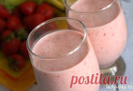 Коктейль из клубники и банана Отличный рецепт клубничного коктейля с бананом на завтрак, для тех кто хочет похудеть.   Коктейль из клубники и банана, рецепт с фото Пришло жаркое лето, а вместе с ним, как ни странно, появляется нежелательная возможность растолстеть. Да-да. Как известно, в жару нам не очень хочется есть, мы перебиваемся чайком с булочкой, печеньем или бутербродом. Эти продукты относятся к категории так называемых простых углеводов, т. е. процесс насыщения от...