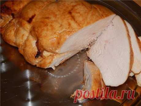 КУРИНАЯ ПАСТОРМА

Ингредиенты:
● 1 шт. грудка куриная (без кости) (У меня индейка)
● 2 ст. молоко коровье (я просто залила, чтоб покрыто было всё филе)
● 3 ч.л. соль (я сделала 2 ч.л.)
● 1 ст.л. масло оливковое
● 1 ст.л. соевый соус
● 1 ч.л. мед
● 1/4 ч.л. мускатный орех (не использовала)
● 1/2 ч.л. паприка (сладкая) (положила 1 ст.л.)
● 1 ст.л. сок лайма( У меня лимон)
● 3 зубчика чеснока

Приготовление:

Куриная пастрома - это прекрасная замена напичканным химией магазин...