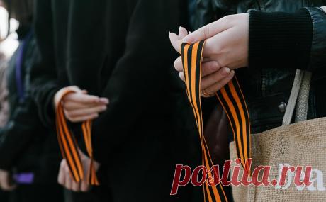 «Ашан» опроверг информацию о запрете на продажу георгиевских лент. Сотрудники российских магазинов сети «Ашан» не получали никаких ограничивающих инструкций по продаже георгиевских лент в преддверии 9 мая, использование лент в магазинах сети также не запрещено, заявили «РИА Новости» в пресс-службе «Ашан Ритейл Россия».