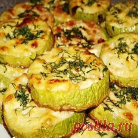 Кабачки, запеченные под сметанным соусом
